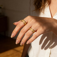 Cincin Pasangan Wanita Pria Stainless Steel Lapis Emas 2 mm 4 mm 6 mm Perhiasan Sederhana Modis