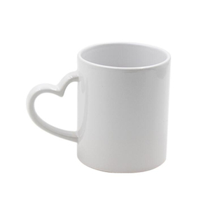 Tasse vierge de sublimation en céramique de 11 oz avec poignée en forme de cœur pour promotions et cadeaux de Noël - Product Image 1