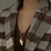 Niche Design Cuivre Plaqué Or Collier En Forme Spéciale Femme Pendentif Simple Soeur Lang Même Chaîne De Clavicule