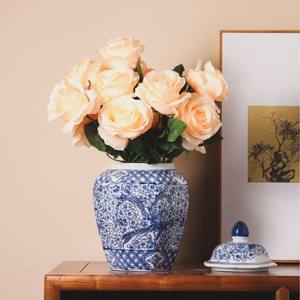 Pot à gingembre en porcelaine bleue et blanche de style chinois traditionnel, vase décoratif en céramique avec motif d'oiseaux, accent décoratif chinoiserie pour la maison - Product Image 1