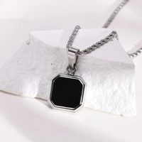 Collier pendentif en forme de cube géométrique en métal noir et blanc pour hommes, bijoux en acier inoxydable, style européen et américain