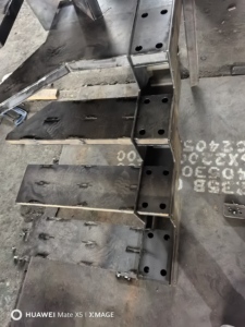 Scala Sospesa Sottile con Trave Singola in Acciaio, Supporto Nascosto a Parete, Gradino in Marmo, Stile Raffinato - Product Image 6