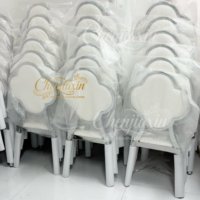 Nouveau design 2026 Chine : Mobilier de mariage pour hôtels, dossier trèfle à quatre feuilles argenté brillant, idéal pour mariages de luxe, réceptions, appartements et parcs