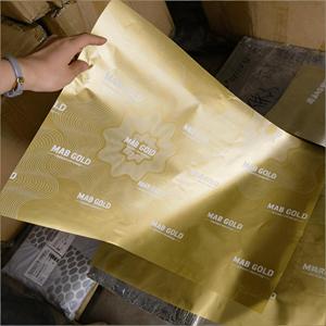 Papier doré de luxe brillant, papier décoratif métallique doré de qualité supérieure, papier d'emballage doré haute brillance pour emballages cadeaux et artisanat - Product Image 2