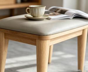 Otomana Moderna de Cuero PU con Patas de Madera, Asiento Acolchado Suave, Mueble de Estilo Escandinavo para Dormitorio o Sala de Estar - Product Image 2