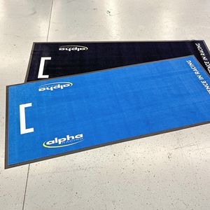 Tapis de moto imprimé personnalisé revêtement de <span class=keywords><strong>sol</strong></span> de garage en caoutchouc LOGO moto 100% fibre de nylon avec support en caoutchouc tapis de <span class=keywords><strong>porte</strong></span> logo de vélo - Product Image 2