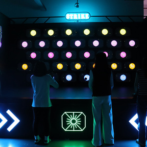 Jeu interactif de lancer de cibles à LED RVB activé par la musique pour aire de jeux intérieure, idéal pour le team building - Product Image 6