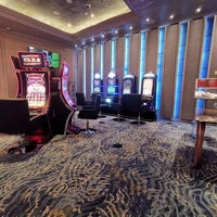 Dalles de moquette commerciales robustes pour casino, logo personnalisé, solution de revêtement de sol pour boîte de nuit et bar, en nylon teint coupé, antistatique, pour salle de poker