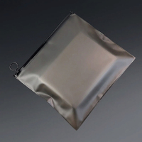 Pochette plate en plastique PE noir givré thermoscellable, sac de rangement pour vêtements, sac de rangement translucide mat avec fermeture éclair coulissante, vente en gros