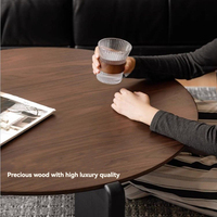 Ensemble de table basse en bois brun minimaliste moderne avec rangement intégré, design artisanal écologique pour les petits salons