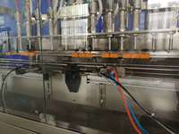 Máquina de llenado automática de alta viscosidad para salsas, mantequilla de cacahuete, miel, jarabe de arce y mermelada, con 2, 4, 6 o 12 cabezales, apta para uso alimentario.
