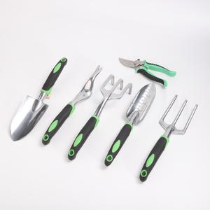 Ensemble d'outils de jardinage comprenant des pelles, des râteaux, des houes et des sécateurs. Une variété d'outils de jardinage, des ciseaux d'élagage en alliage d'aluminium. - Product Image 1