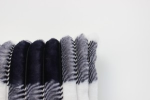 Meilleure vente de taie d'<span class=keywords><strong>oreiller</strong></span> à fourrure <span class=keywords><strong>moelleux</strong></span> doux étuis décoratifs eid mubarak luxe fausse fourrure de lapin housse de coussin 50x50 personnalisé - Product Image 4