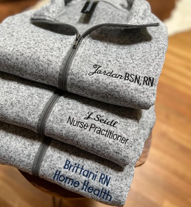 Giacche Mediche di Alta Qualità <span class=keywords><strong>per</strong></span> <span class=keywords><strong>Infermieri</strong></span> con Logo Ricamato Personalizzato Cappotti in Maglia con Zip Intera Giacche da Lavoro in Pile - Product Image 3