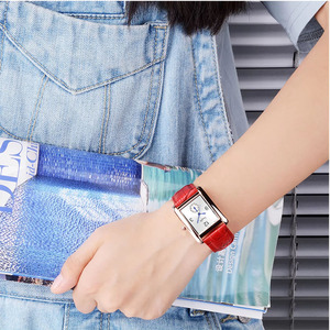 Orologio da polso da <span class=keywords><strong>donna</strong></span> con <span class=keywords><strong>cinturino</strong></span> in <span class=keywords><strong>pelle</strong></span> nera rettangolare di lusso con <span class=keywords><strong>cinturino</strong></span> in lega personalizzata al quarzo da 16mm con <span class=keywords><strong>cinturino</strong></span> da <span class=keywords><strong>donna</strong></span> alla moda - Product Image 3