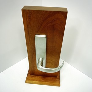 Manija de Puerta Moderna con Acabado Cromado Satinado, Juego de Cerradura de Embutir, Palanca de Aleación de Aluminio para Puertas Interiores de Dormitorio, Baño y Puertas de Madera - Product Image 2