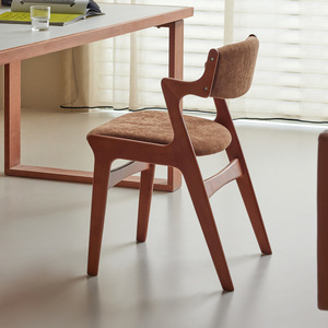 Chaise de salle à manger vintage en bois massif avec dossier rembourré, chaise design rétro scandinave pour adultes - Product Image 2