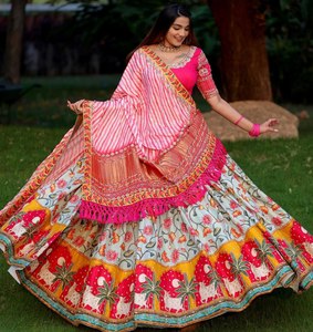 Nuevo y Elegante Lehenga Choli Dupatta de Diseño con Estampado Digital, Semi-Cosido, Largo hasta el Suelo, Elástico, de Seda de Mantequilla y Micro Algodón para Fiesta - Product Image 3