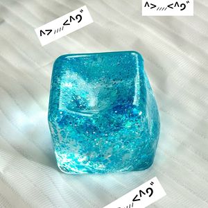 Juguete Antiestrés de Malta con Polvo Dorado, en Forma de Cubo de Hielo Aurora de 45cm, Flexible, Unisex - Product Image 3