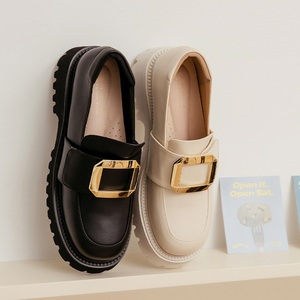 Mocassins de bureau pour femmes en cuir véritable à talon épais - Product Image 6