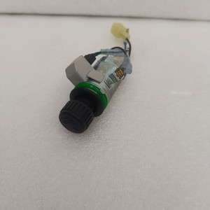 Allume-cigare Hyundai 21E4-0008 1 prise universelle pour excavatrice avec port USB - Product Image 2