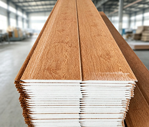 Panneau sandwich PU moderne en métal sculpté, ignifuge et isolant thermiquement pour murs extérieurs de bâtiments d'appartements et entrepôts extérieurs - Product Image 1