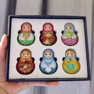 Imán de nevera 3D moderno con diseño de muñeca Matryoshka, recuerdo creativo de resina y poliéster para nevera. - Product Image 1
