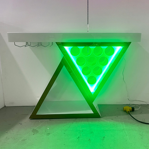 Bar à <span class=keywords><strong>vin</strong></span> au design triangulaire avec porte-gobelets, emplacements pour bouteilles et rangement ouvert - Product Image 1