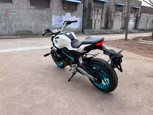 Motocyclette à essence d'occasion V8 avec un moteur de 200 cm³ - Product Image 5