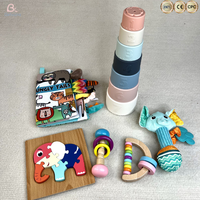 Ensemble cadeau Montessori éducatif sensoriel en bois et silicone écologique pour bébés - Hochet, livre en tissu, jouet à empiler, puzzle d'animaux