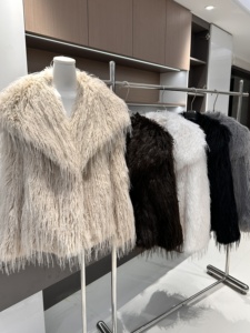 เสื้อโค้ทขนเฟอร์เทียมแบบสั้น ผ้าไหมเนื้อนุ่ม ทรงยาว สไตล์แรคคูน สำหรับผู้หญิง อุ่นสบายสำหรับฤดูหนาว - Product Image 2