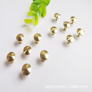 Nous fournissons des vis et des rivets en cuivre à surface courbée pour ceintures DIY, accessoires de bagages, boucles en forme de I. - Product Image 4
