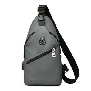 Bolsa Deportiva de Nailon Personalizada con Logotipo, de un Solo Hombro, Impermeable, Estilo Vintage, para Mujer, con Puerto USB - Product Image 4