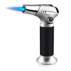 Logo personnalisé vente en gros coupe-vent briquet torche au <span class=keywords><strong>butane</strong></span> flamme bleu jais pour cuisine barbecue camping briquets torche - Product Image 1