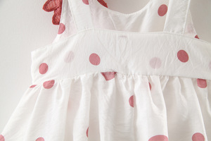 Conjunto de Ropa de Moda Coreana para Niñas, Incluye Vestidos Blancos con Decoraciones Florales y Sombrero - Product Image 5