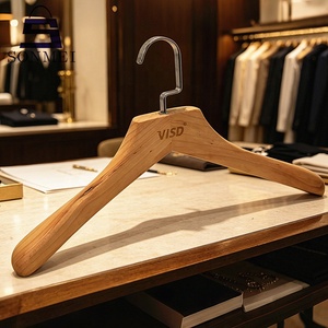 Porte-vêtements haut de gamme en résine pour <span class=keywords><strong>garage</strong></span>, en bois massif naturel, avec logo gravé sur mesure - Product Image 1