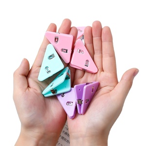 Eurolucky-Clip de papel triangular creativo, Clip de plástico para estudiantes, para esquina, papelería - Product Image 1