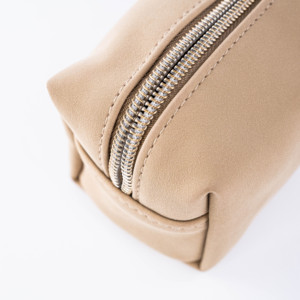 ISO BSCI Factory's Large Capacity Lightweight Portable Waterproof Zipper Fashion Travel Leather Cosmetic <b>Bag</b> Brown Long Storage - Product Image 5