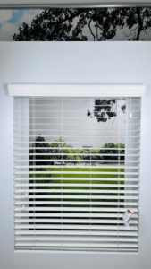 Wholesale Eco-Friendly Durable Moisture-Resistant Anti-UV Modern Electric Motorized <strong>Plastic</strong> Plain Horizontal Roller <strong>Blinds</strong> - Product Image 6
