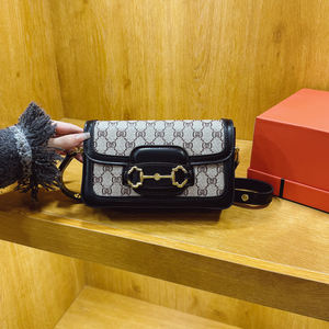 Sac messager rétro imprimé pour femme - Design carré élégant - Fabriqué en PU - Idéal pour un usage quotidien.695 - Product Image 3