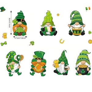 緑の格子縞模様の木製吊り下げレプラコーンオーナメント15個。お祭りのポーズをとっています。 ジュートロープを使用すると、聖パトリックの日に最適です。 - Product Image 2