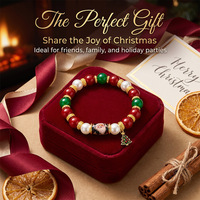 Nouveau bracelet à breloques en alliage plaqué or sur le thème de Noël avec des pendentifs en forme d'élk, de flocon de neige et d'arbre de Noël