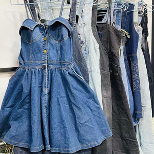Venta al por mayor de fardos de faldas vaqueras de segunda mano para <span class=keywords><strong>mujer</strong></span>, vestidos con <span class=keywords><strong>tirantes</strong></span> de mezclilla usados - Product Image 4