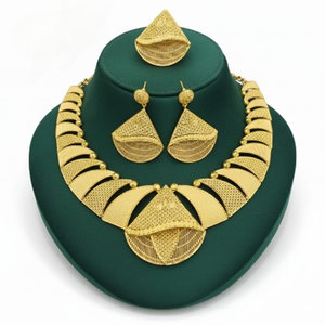 Magnifique ensemble de bijoux de 4 pièces comprenant un collier sautoir et un collier plaque avec un design moderne et classique - Product Image 5