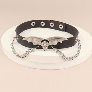 <span class=keywords><strong>Collar</strong></span> Deportivo Creativo Europeo Americano con Diseño Exagerado de Calavera, Alas de Murciélago y Cadena de Vampiro, Accesorio de Regalo - Product Image 2