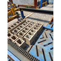 Machine de fabrication de blocs de béton entièrement automatique pour la collecte de briques anciennes et le séparateur de palettes de blocs
