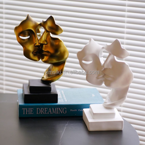 Scultura in Resina Dorata Coppia Pensatori che si Baciano, Statuetta Artistica Astratta del Silenzio, Decorazione per Scrivania e Casa, Amore alla Moda - Product Image 6