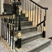 Balustres d'escalier intérieurs modernes décoratifs en aluminium haut de gamme avec accessoires dorés de décoration