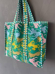 Bolso de Mano Acolchado de Algodón con Estampado de Bloques, Ecológico, Hecho a Mano, Estilo Tradicional, para Viajes y Compras - Product Image 5