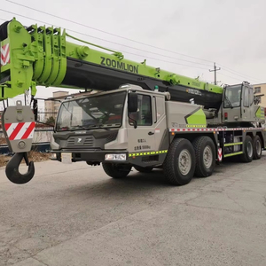 Grúa sobre Camión Zoomlion ZTC800H Usada de Alta Calidad, 80 Toneladas, Operación Estable, Sistema Hidráulico Robusto para Proyectos de Construcción - Product Image 1